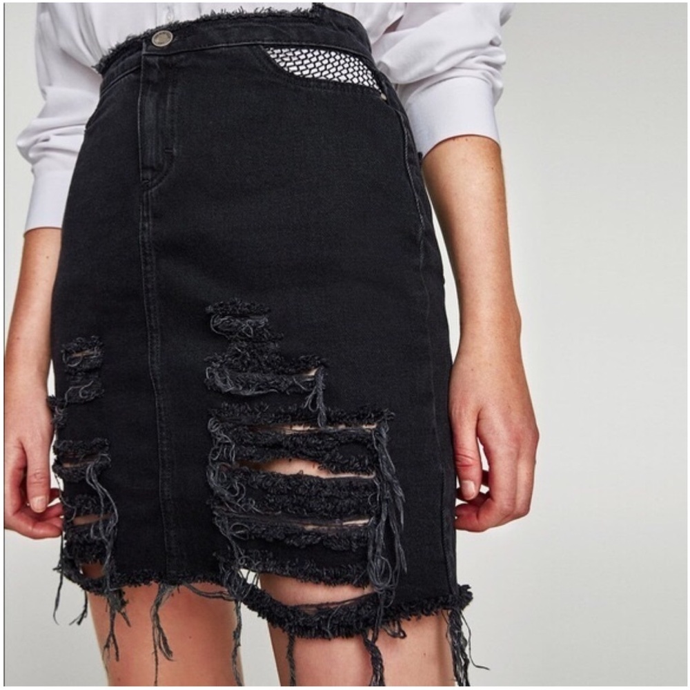 ZARA BASIC Z1975 Destroyed Denim Mini Black Skirt Size XS